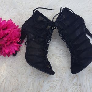 Steve Madden lace up shoes